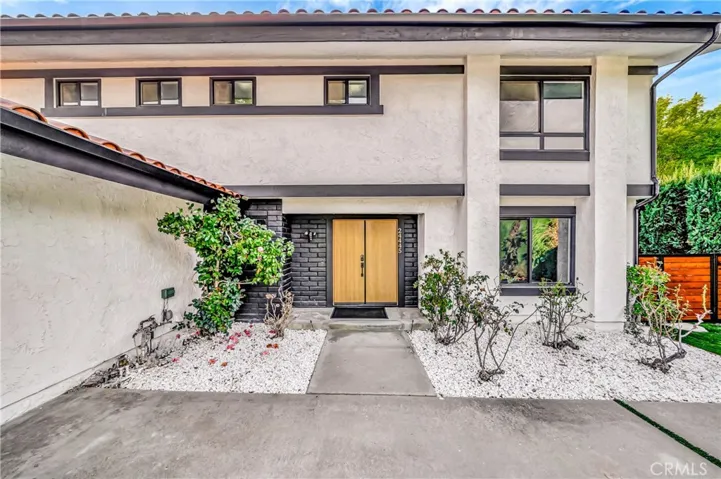 24445 Clipstone, Woodland Hills, California 91367