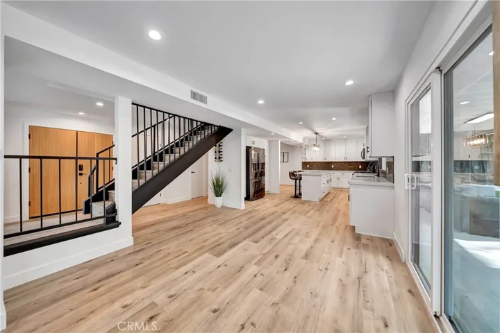 24445 Clipstone, Woodland Hills, California 91367
