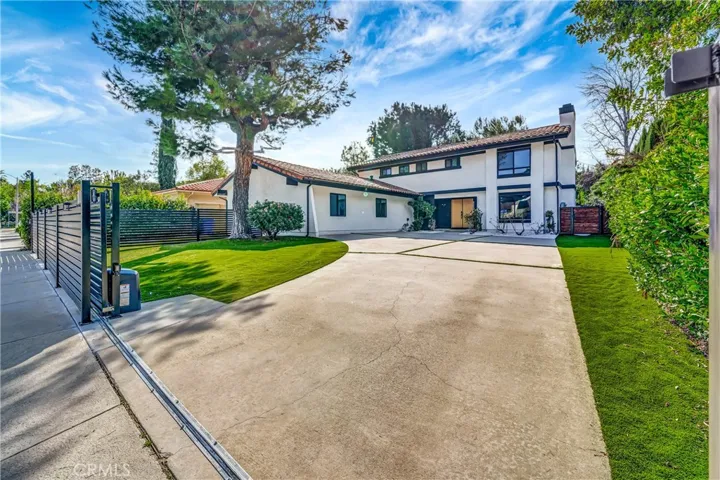 24445 Clipstone, Woodland Hills, California 91367