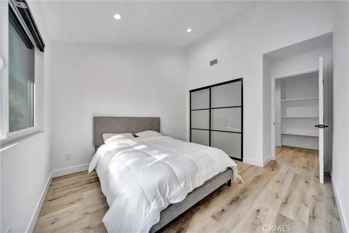 24445 Clipstone, Woodland Hills, California 91367