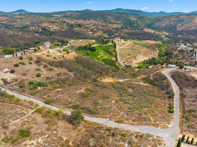 127 210-76/77 Rocking Horse, Escondido, California 92026