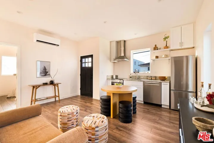 1419 Rolland Curtis Place, Los Angeles, California 90062