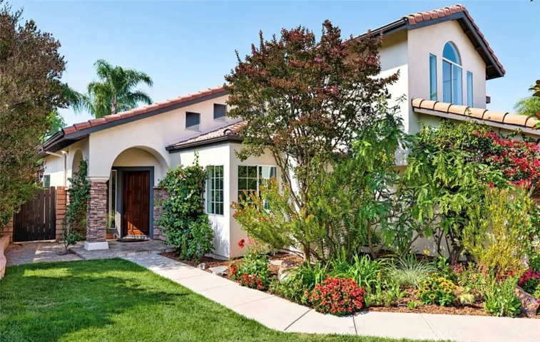 Picture of front from the front yard