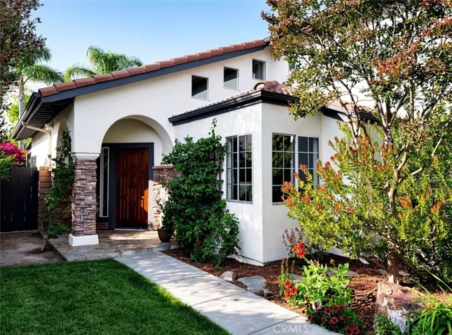What a gorgeous way to enter your new house!