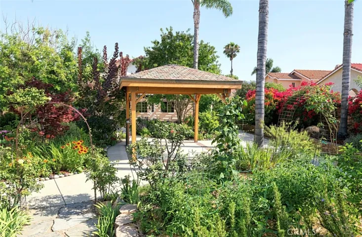 Pergola to enjoy your breakfast in.