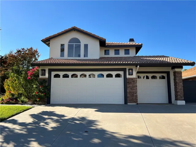 Enjoy the endless beauty of this stunning home—a space you will never get tired of looking at.