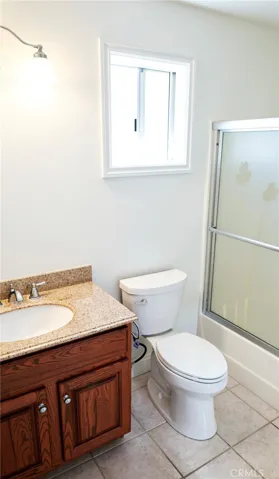 Upstairs second full bathroom