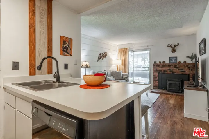 2499 Sierra Nevada Road R2, Mammoth Lakes, California 93546