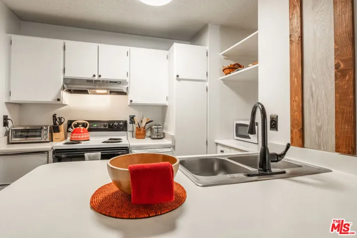 2499 Sierra Nevada Road R2, Mammoth Lakes, California 93546