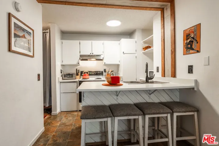 2499 Sierra Nevada Road R2, Mammoth Lakes, California 93546