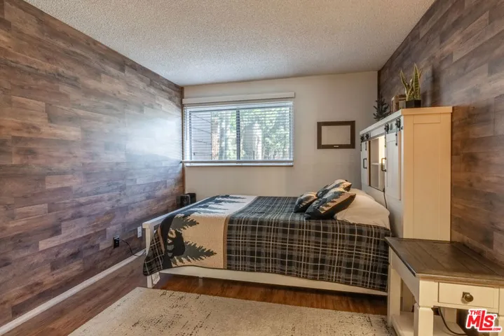 2499 Sierra Nevada Road R2, Mammoth Lakes, California 93546