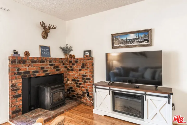 2499 Sierra Nevada Road R2, Mammoth Lakes, California 93546