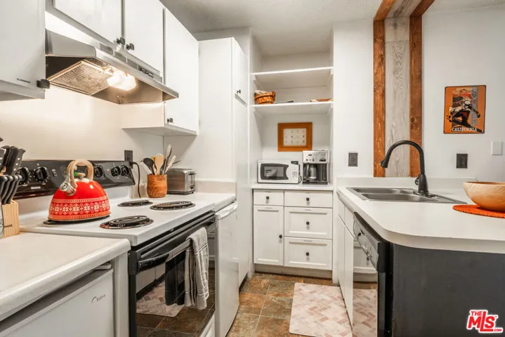 2499 Sierra Nevada Road R2, Mammoth Lakes, California 93546