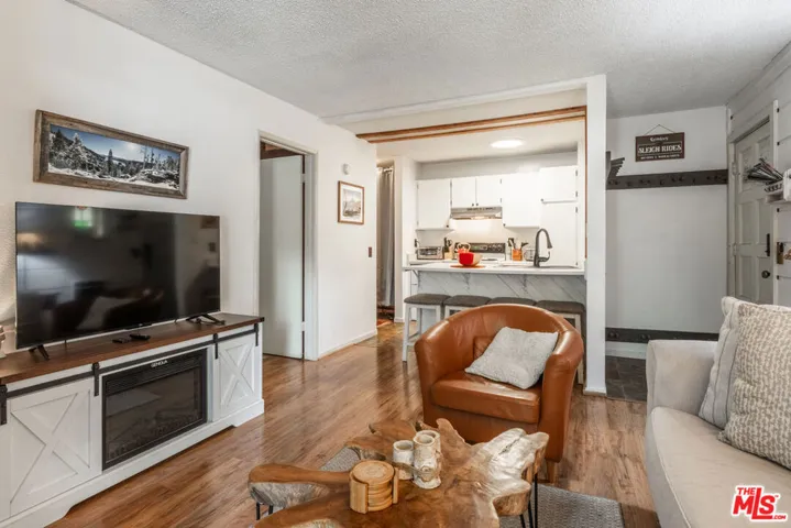 2499 Sierra Nevada Road R2, Mammoth Lakes, California 93546