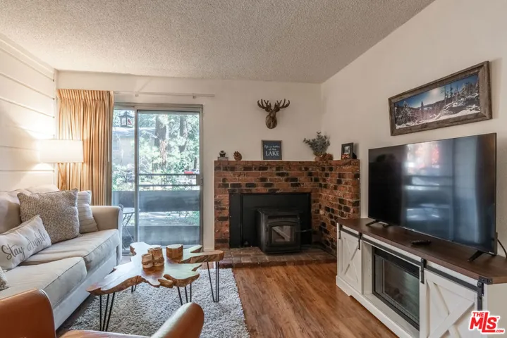 2499 Sierra Nevada Road R2, Mammoth Lakes, California 93546