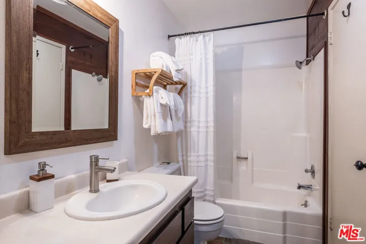 2499 Sierra Nevada Road R2, Mammoth Lakes, California 93546