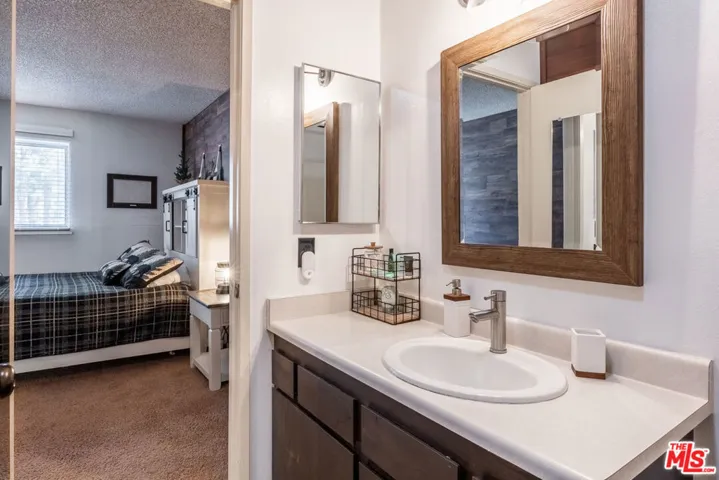 2499 Sierra Nevada Road R2, Mammoth Lakes, California 93546