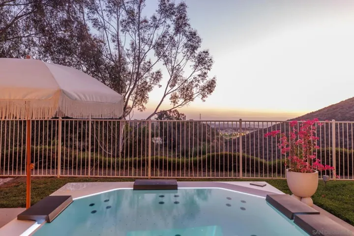 Swimming Pool/Hot Tub/Sauna