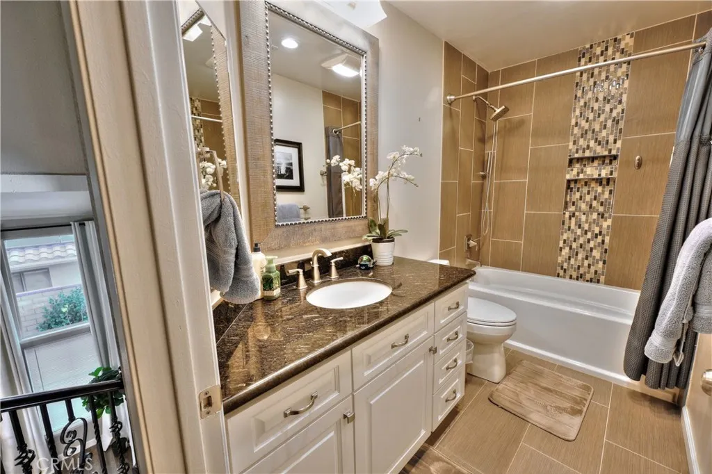 Beautiful upgraded hall bathroom with tub