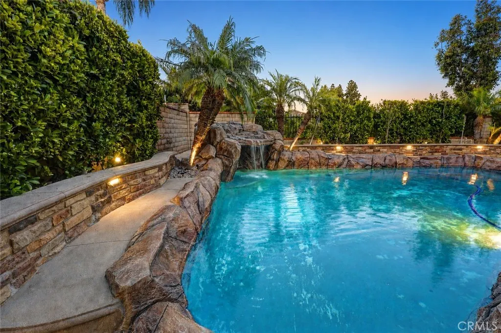 Beautiful Rock Pool With Spa