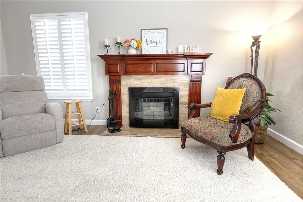 Custom mantel, gas fire place