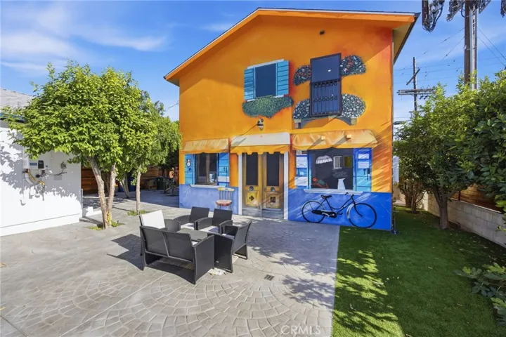 17660 Martha Street, Encino, California 91316