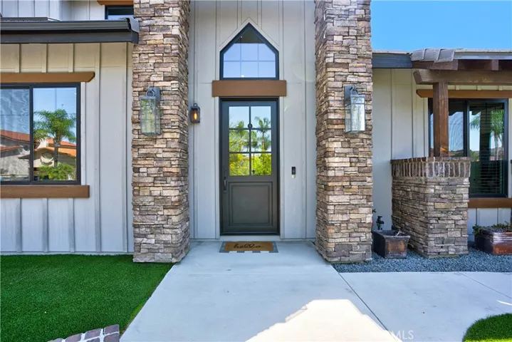 29800 Redwood Drive, Canyon Lake, California 92587