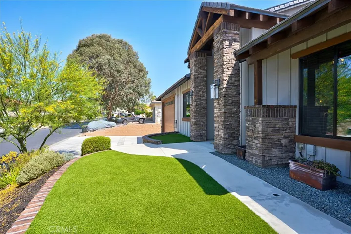 29800 Redwood Drive, Canyon Lake, California 92587