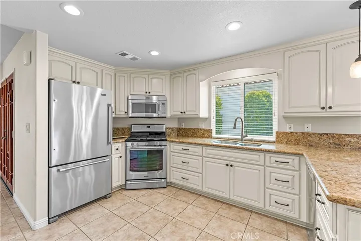 40361 Via Amapola, Murrieta, California 92562