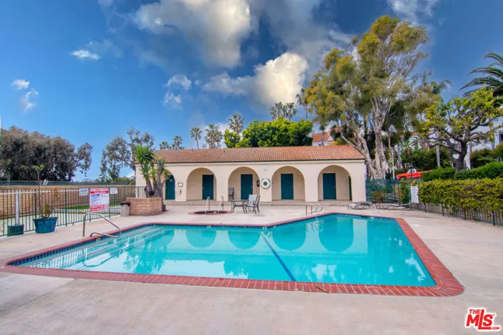 community heated pool