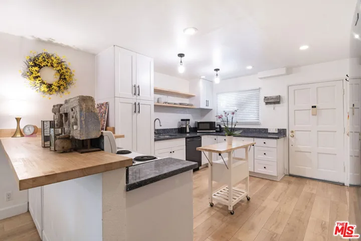 breakfast bar