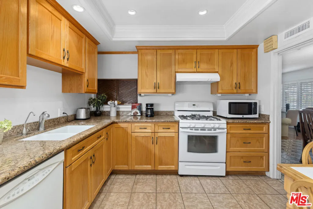 11619 Daleside Avenue, Hawthorne, California 90250 — photo 5