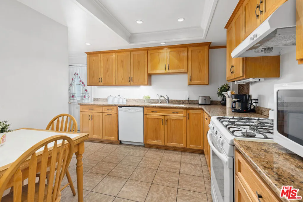 11619 Daleside Avenue, Hawthorne, California 90250 — photo 4