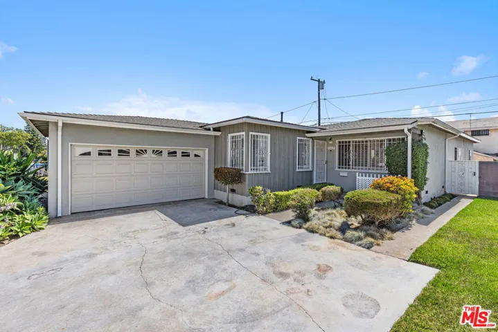 11619 Daleside Avenue, Hawthorne, California 90250