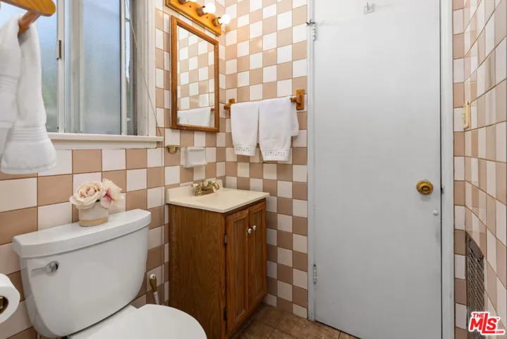 11619 Daleside Avenue, Hawthorne, California 90250