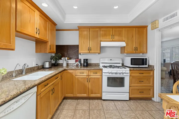 11619 Daleside Avenue, Hawthorne, California 90250