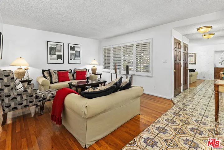 11619 Daleside Avenue, Hawthorne, California 90250