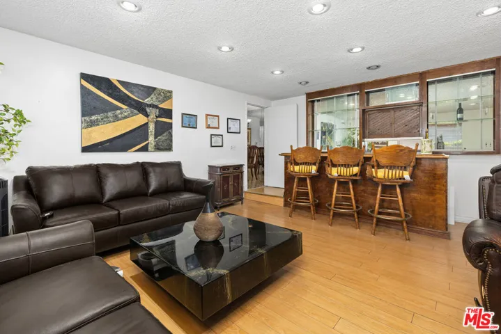 11619 Daleside Avenue, Hawthorne, California 90250
