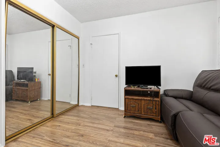 11619 Daleside Avenue, Hawthorne, California 90250