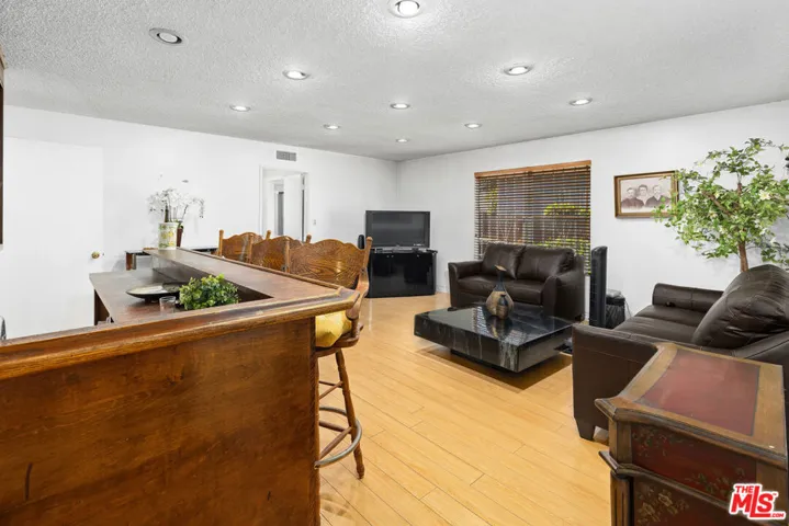 11619 Daleside Avenue, Hawthorne, California 90250