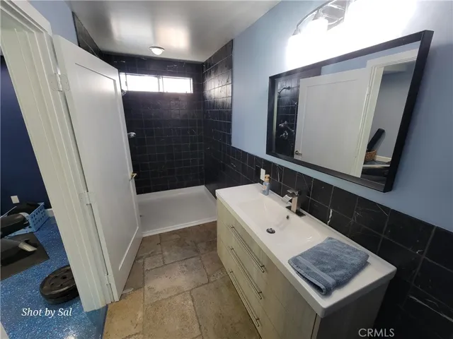 Downstrairs bathroom