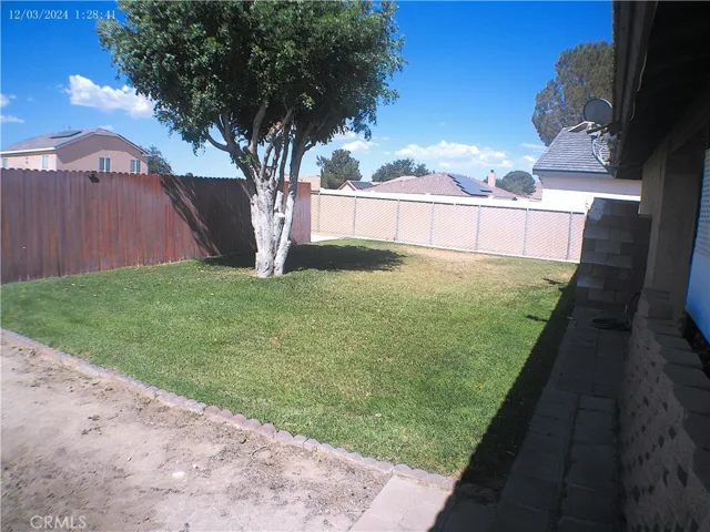 14804 Crofton Lane, Helendale, California 92342