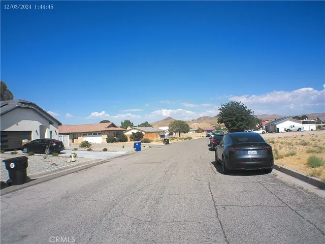 14804 Crofton Lane, Helendale, California 92342