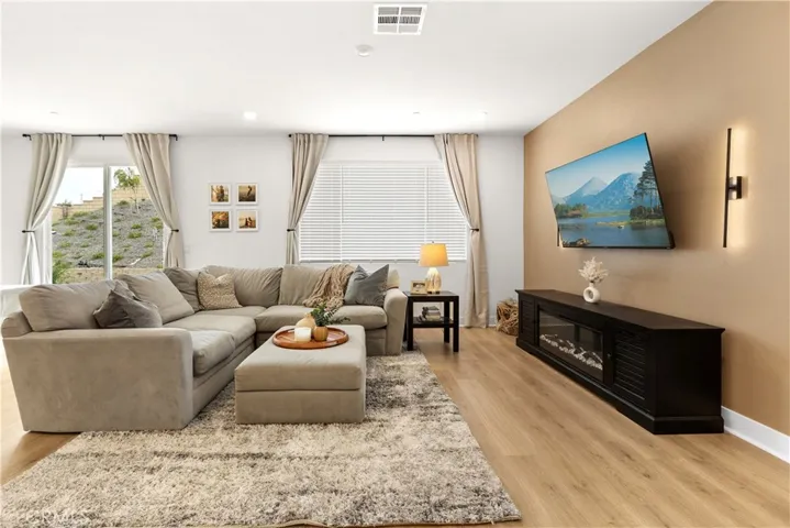 33134 Celadon Avenue, Winchester, California 92596