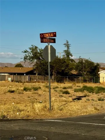 Street names (street sign is NOT on the For Sale Property)