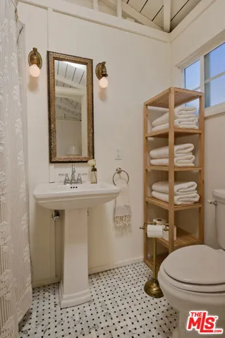 Guesthouse bath