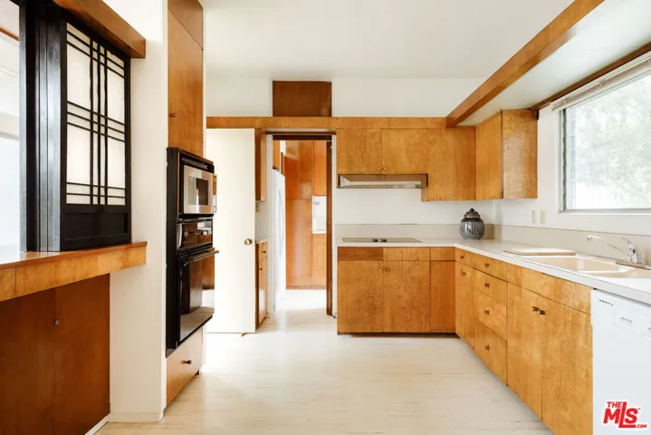 3334 E 1st Street, Long Beach, California 90803