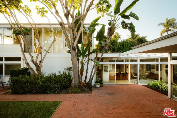 3334 E 1st Street, Long Beach, California 90803
