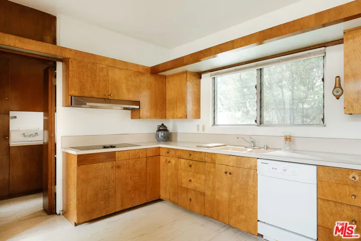 3334 E 1st Street, Long Beach, California 90803