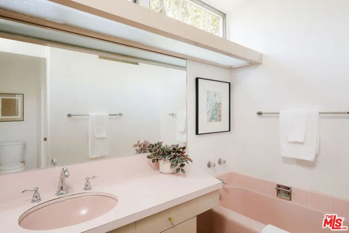 3334 E 1st Street, Long Beach, California 90803